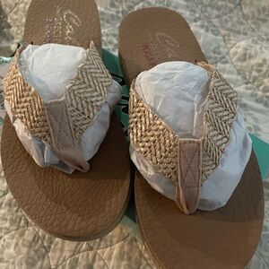 Skechers Cali Yoga Foam Flip-Flops